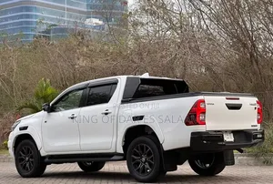 Toyota Hilux 2022 White