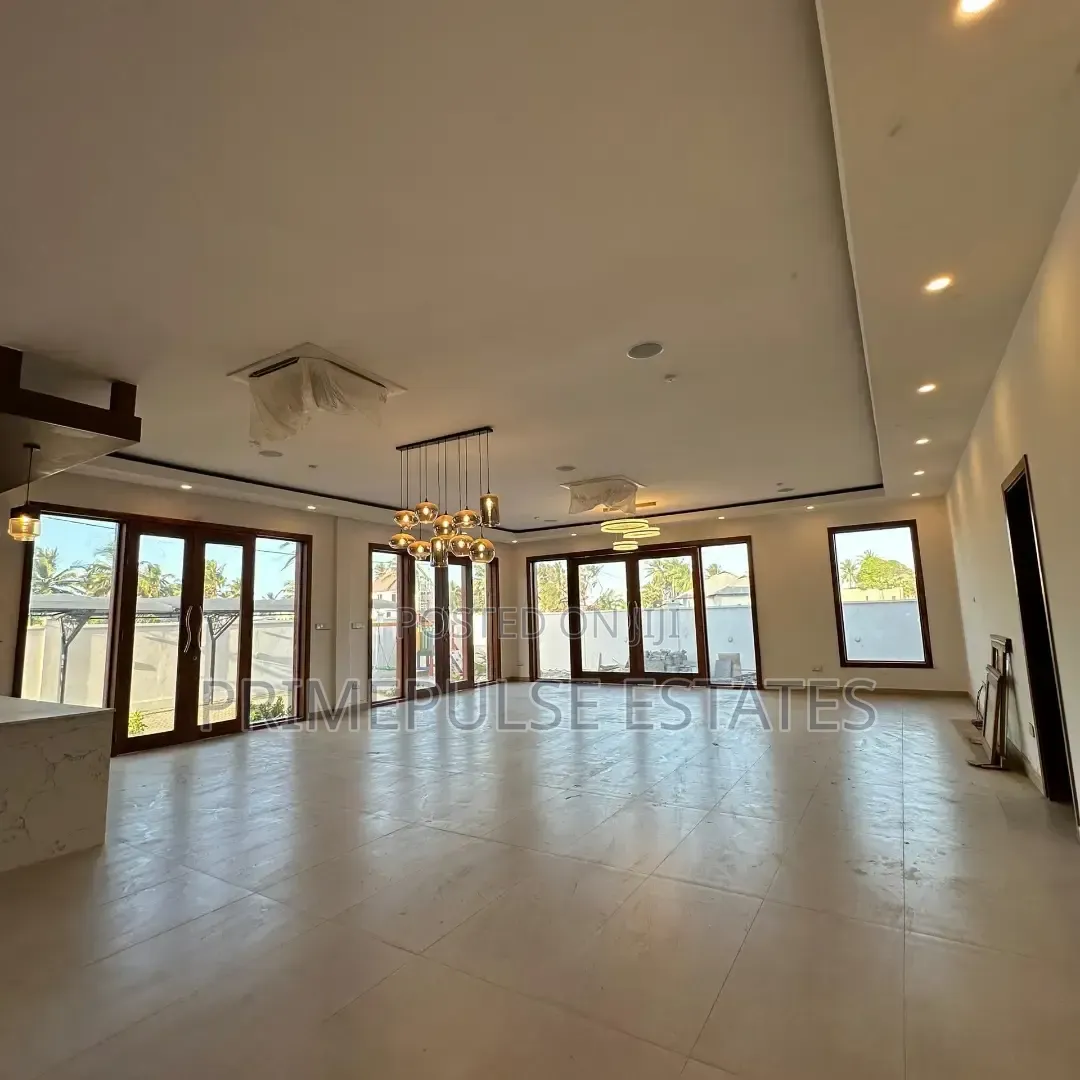5bdrm Mansion in Kigamboni for sale