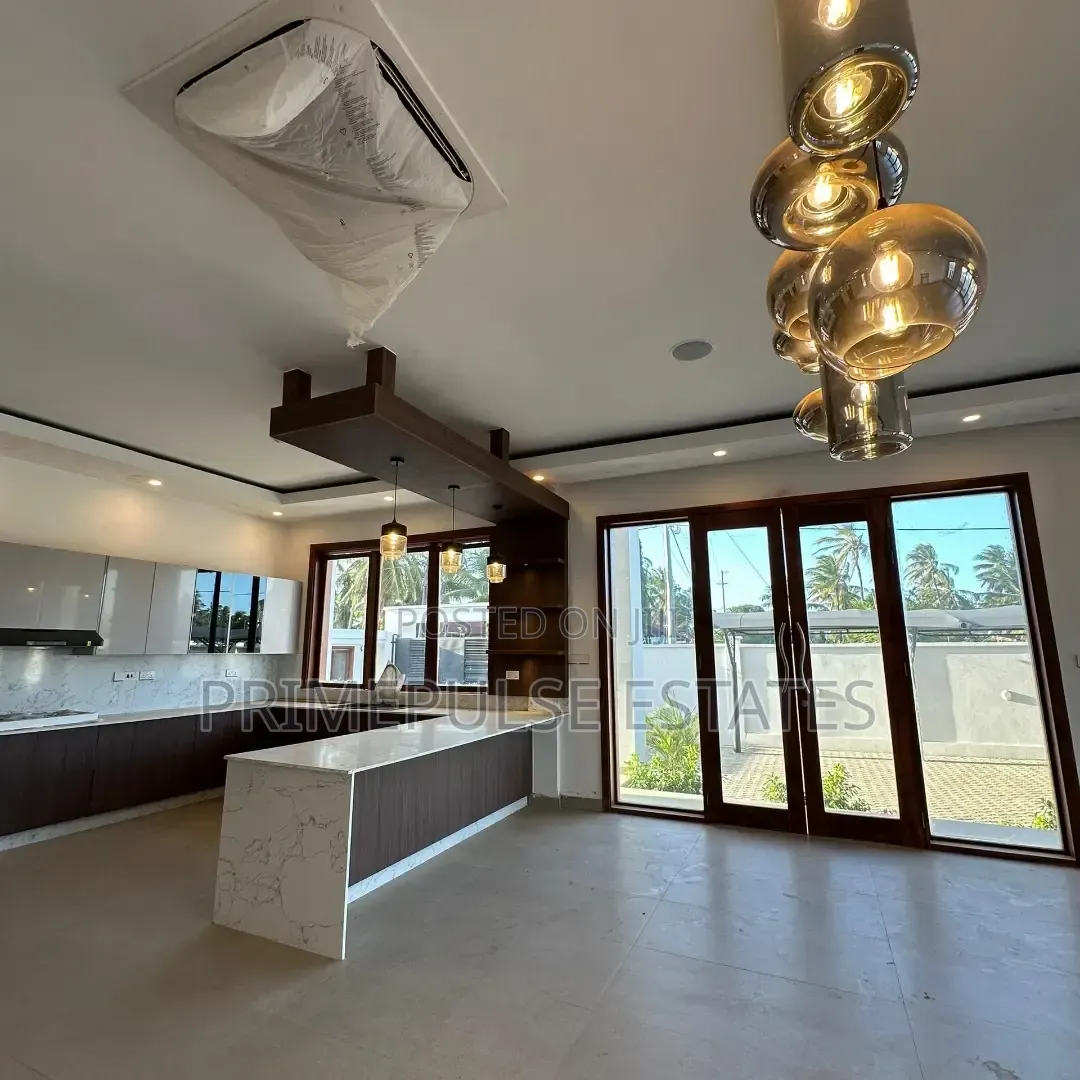 5bdrm Mansion in Kigamboni for sale