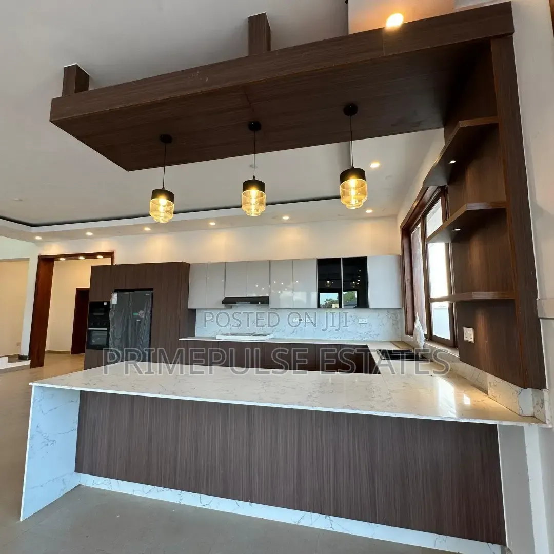 5bdrm Mansion in Kigamboni for sale