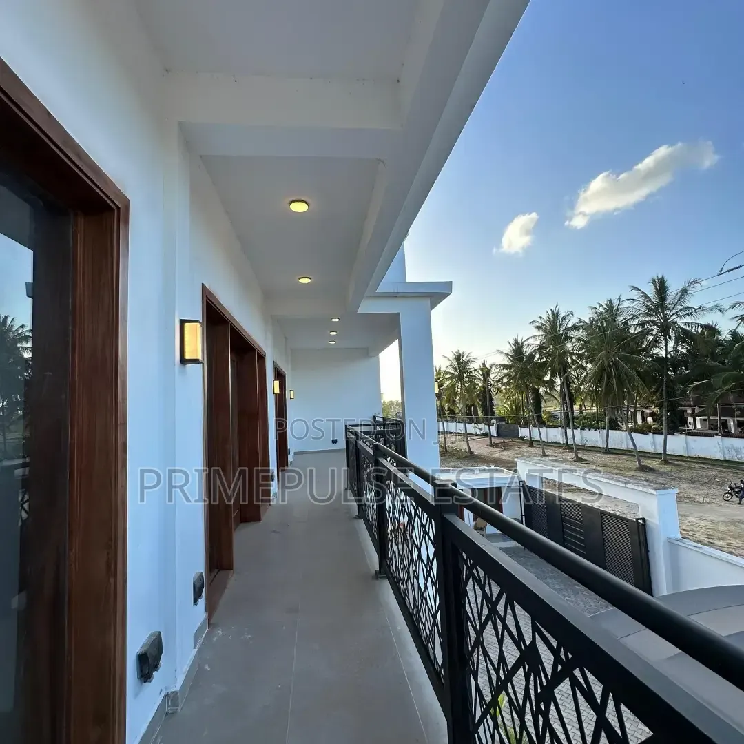 5bdrm Mansion in Kigamboni for sale