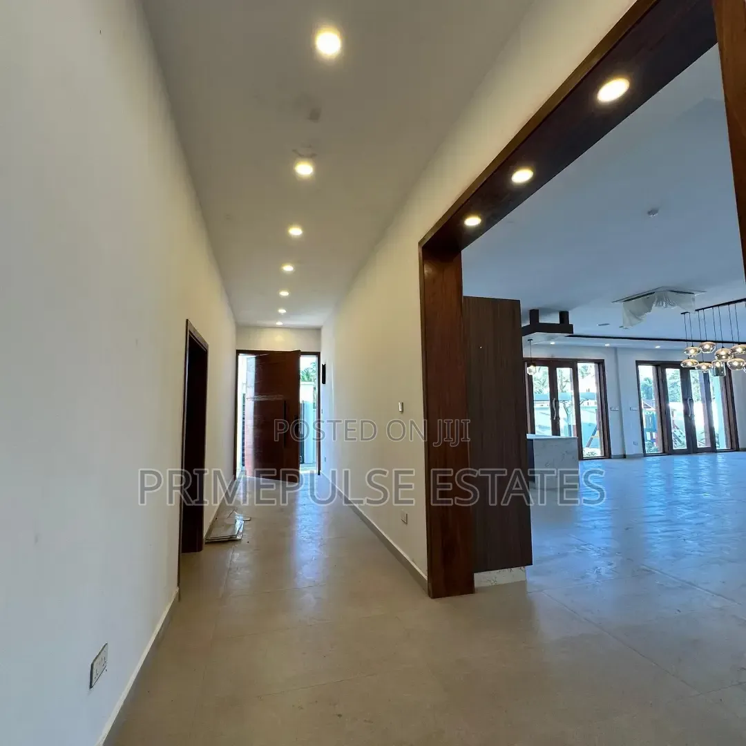 5bdrm Mansion in Kigamboni for sale
