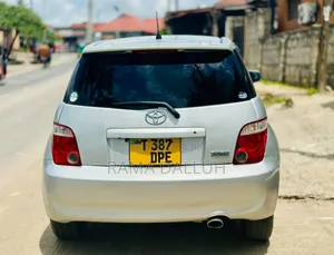 Toyota IST 2005 Silver