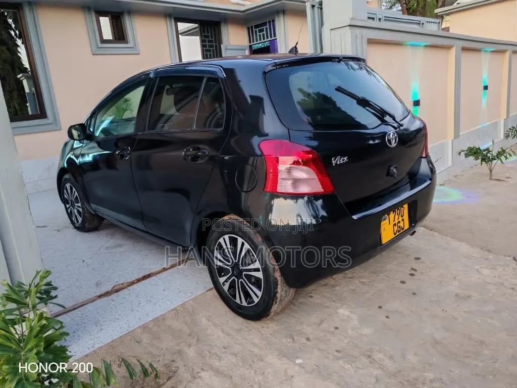 Toyota Vitz 2004 Black