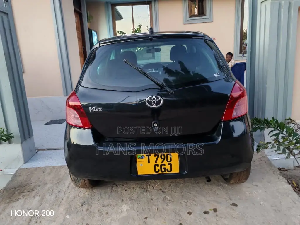 Toyota Vitz 2004 Black