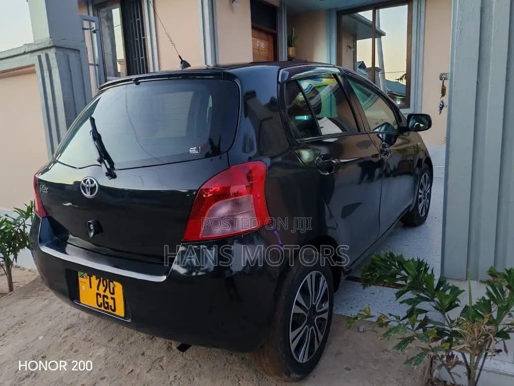 Toyota Vitz 2004 Black