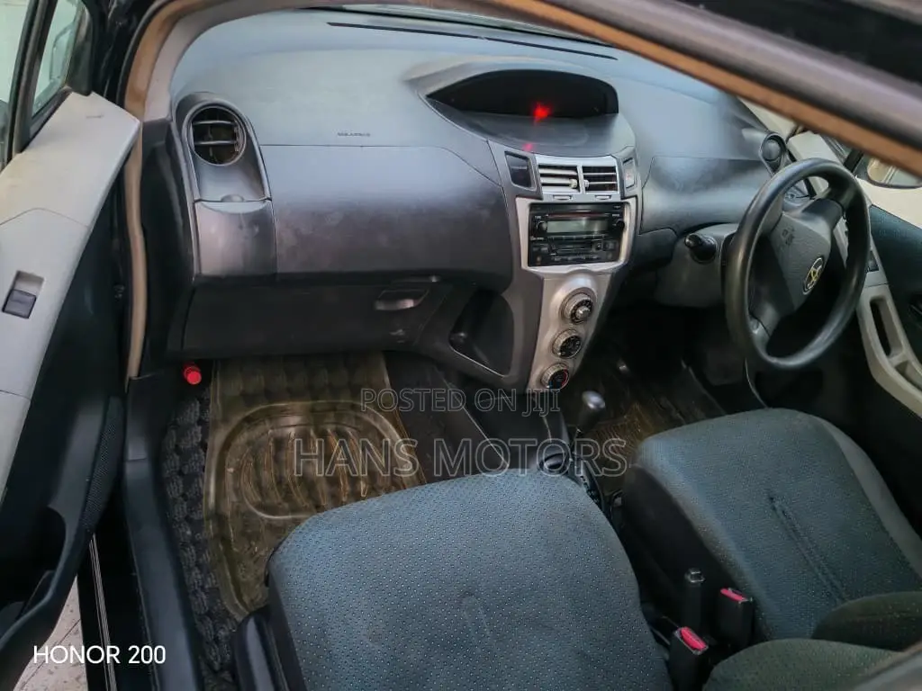 Toyota Vitz 2004 Black