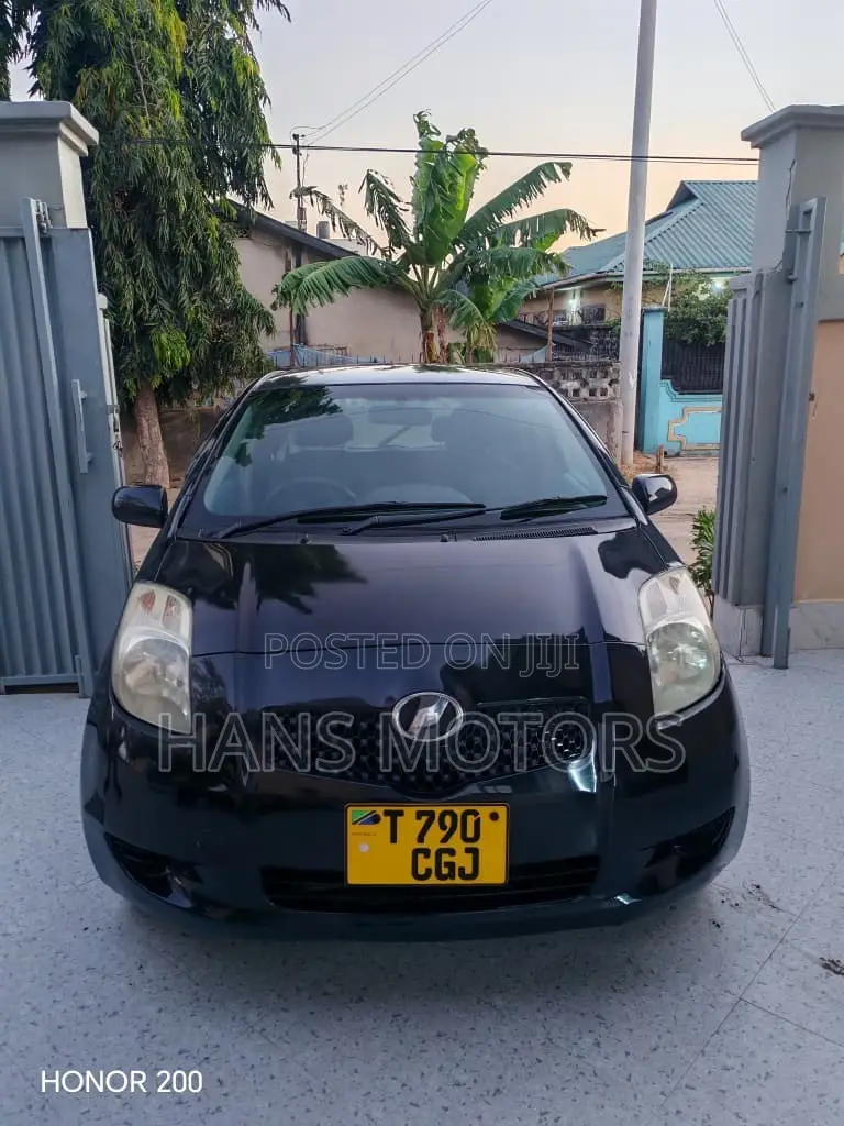 Toyota Vitz 2004 Black