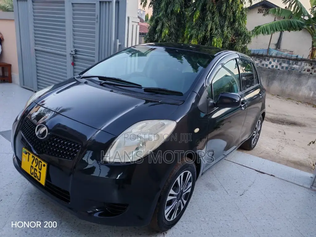 Toyota Vitz 2004 Black