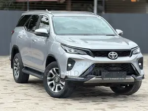 Toyota Fortuner 2.4 D AWD 2024 Silver