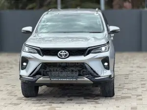 Toyota Fortuner 2.4 D AWD 2024 Silver