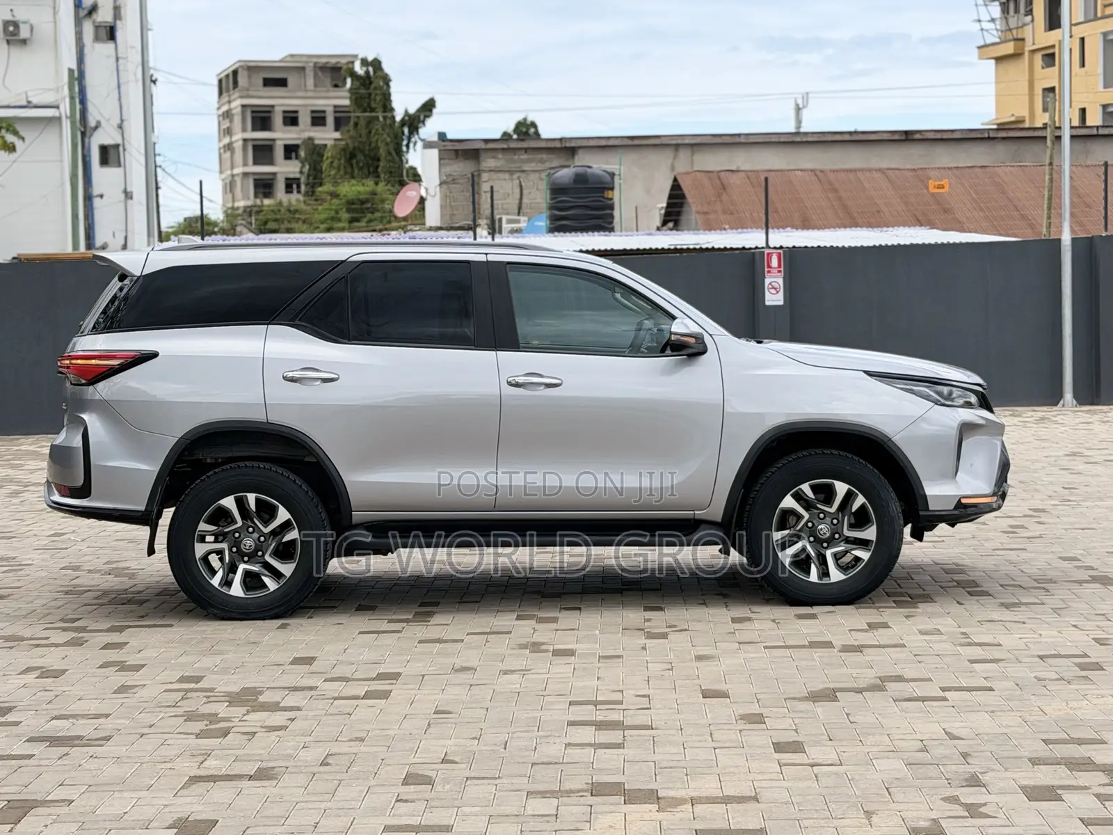 Toyota Fortuner 2.4 D AWD 2024 Silver