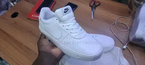 Nike All White Snickers