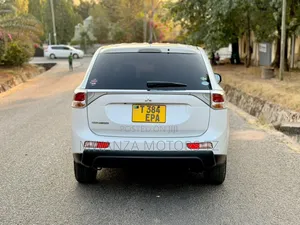 Mitsubishi Outlander 2013 White