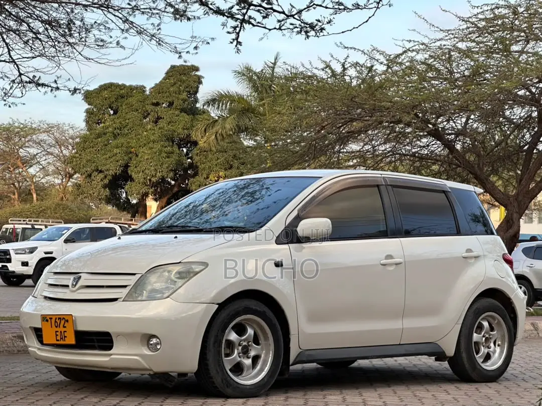 Toyota IST 2004 White
