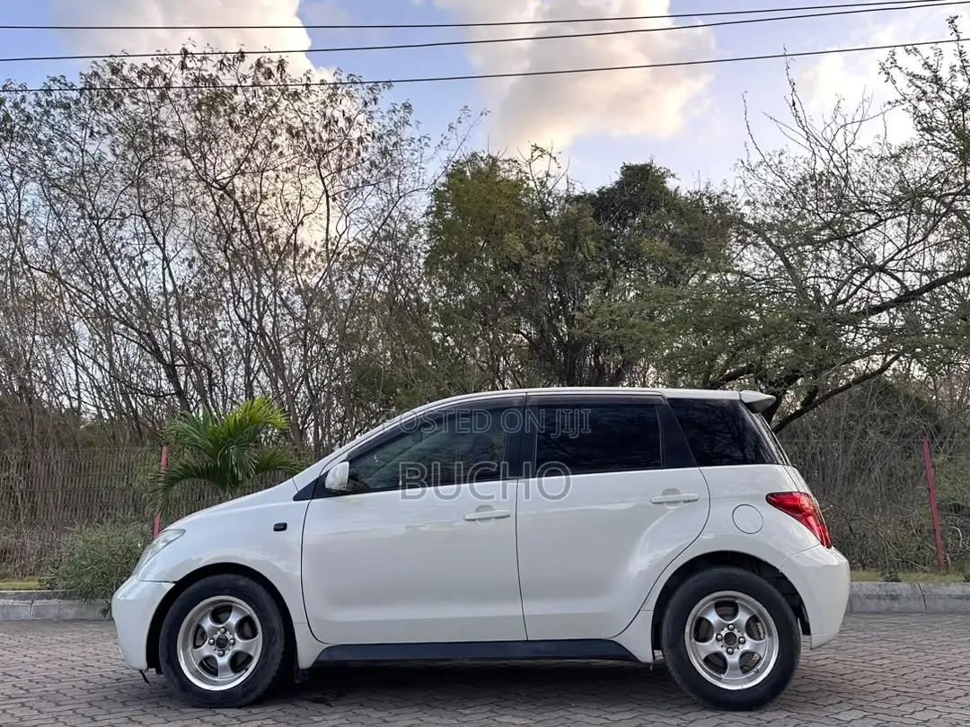 Toyota IST 2004 White