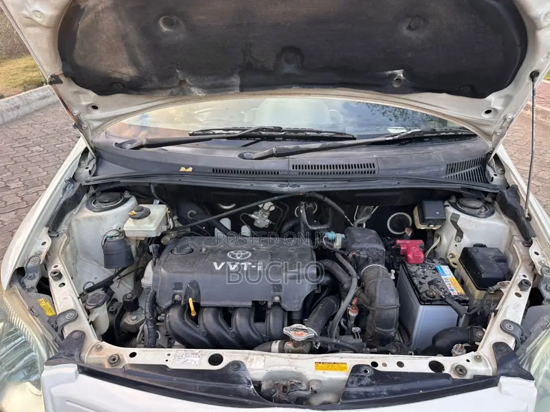 Toyota IST 2004 White