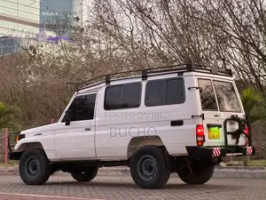 Toyota Land Cruiser 1989 White