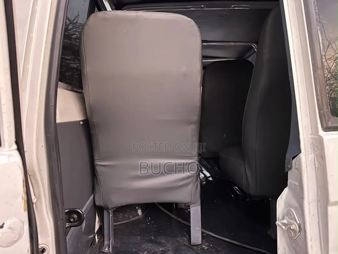 Toyota Land Cruiser 1989 White