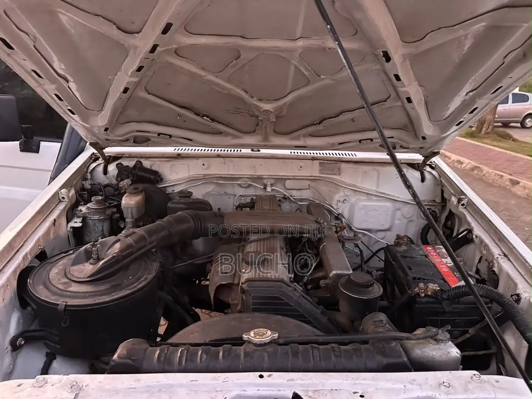 Toyota Land Cruiser 1989 White
