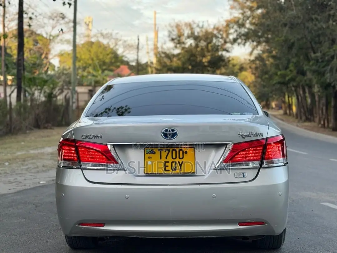 Toyota Crown 2015 Silver