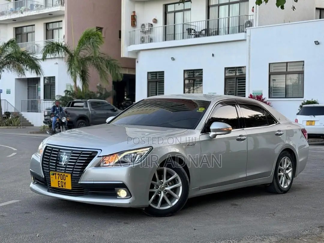 Toyota Crown 2015 Silver