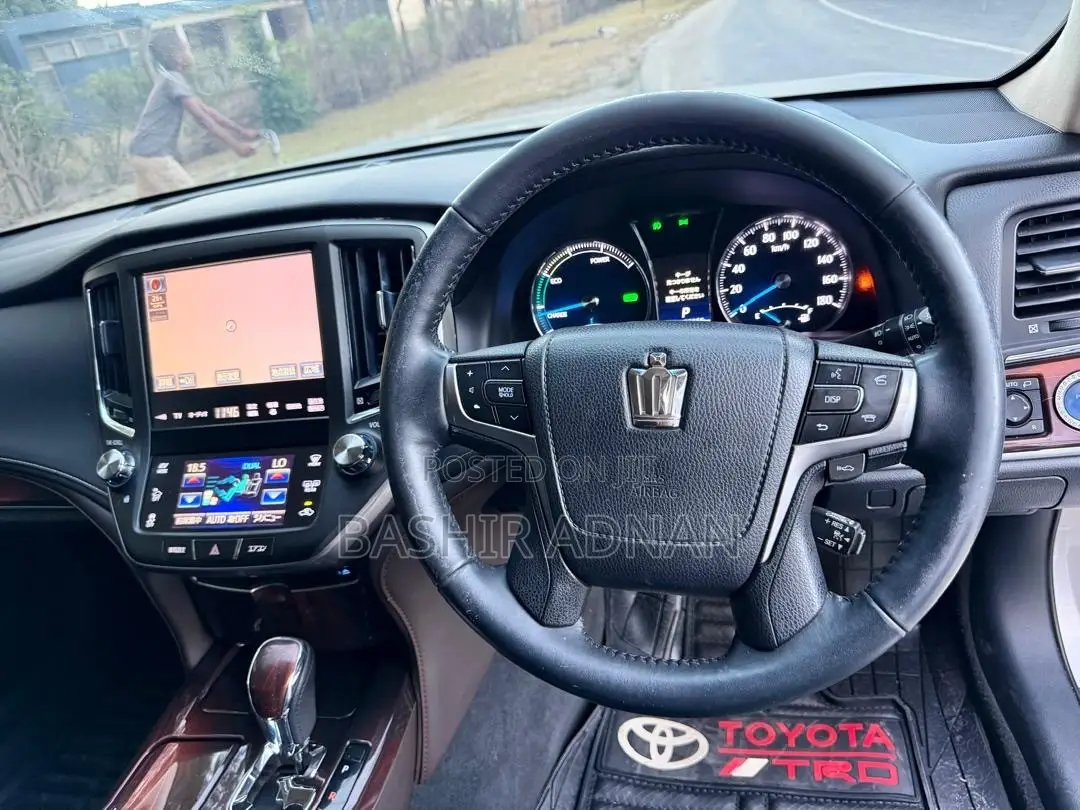 Toyota Crown 2015 Silver