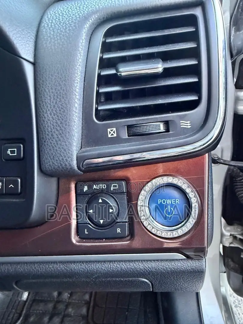 Toyota Crown 2015 Silver