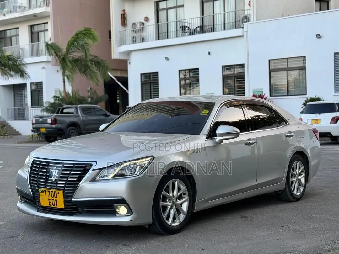 Toyota Crown 2015 Silver