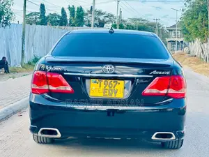 Toyota Crown 2010 Black