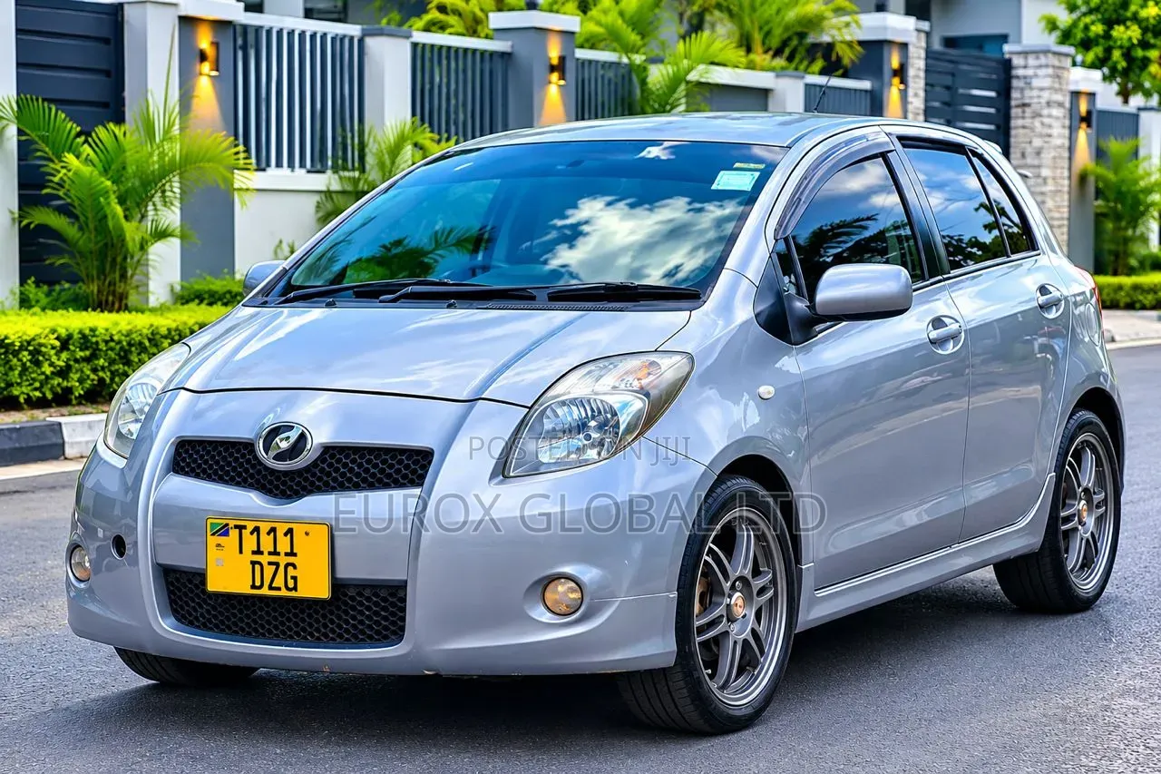 Toyota Vitz 2005 Silver