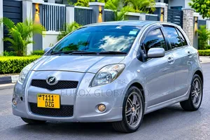 Toyota Vitz 2005 Silver