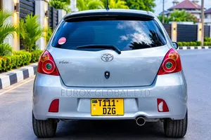 Toyota Vitz 2005 Silver