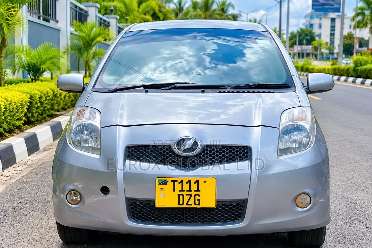 Toyota Vitz 2005 Silver