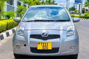Toyota Vitz 2005 Silver
