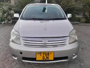 Toyota Raum 1.5 AWD 2004 Silver