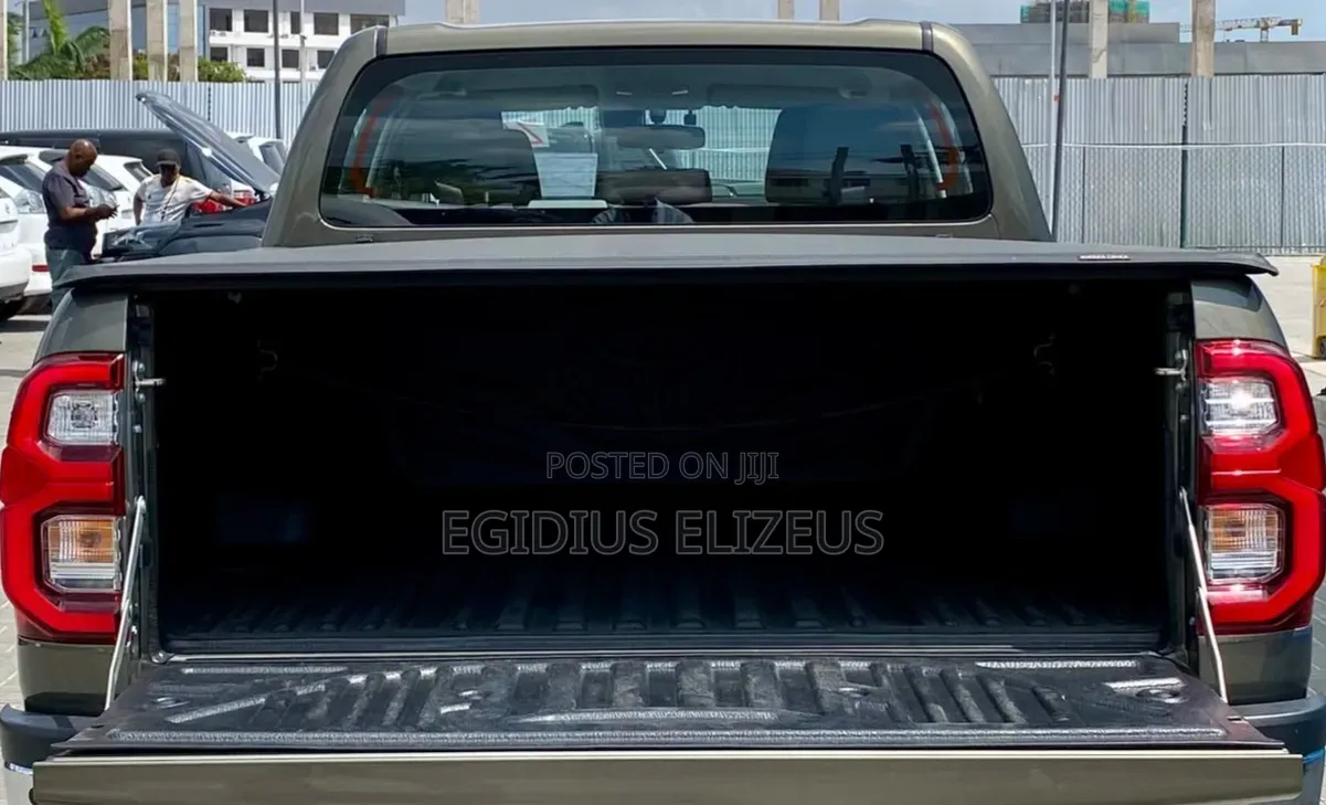 Toyota Hilux 2022 Beige