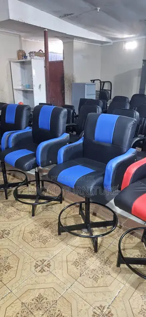 Kiti Cha Saloon