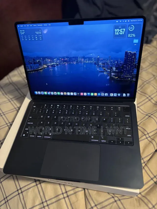New Laptop Apple MacBook Air 2024 M3 24GB Apple M3 SSD 512GB