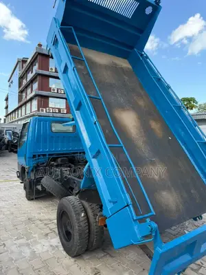 Mitsubishi Canter Dump 4d33