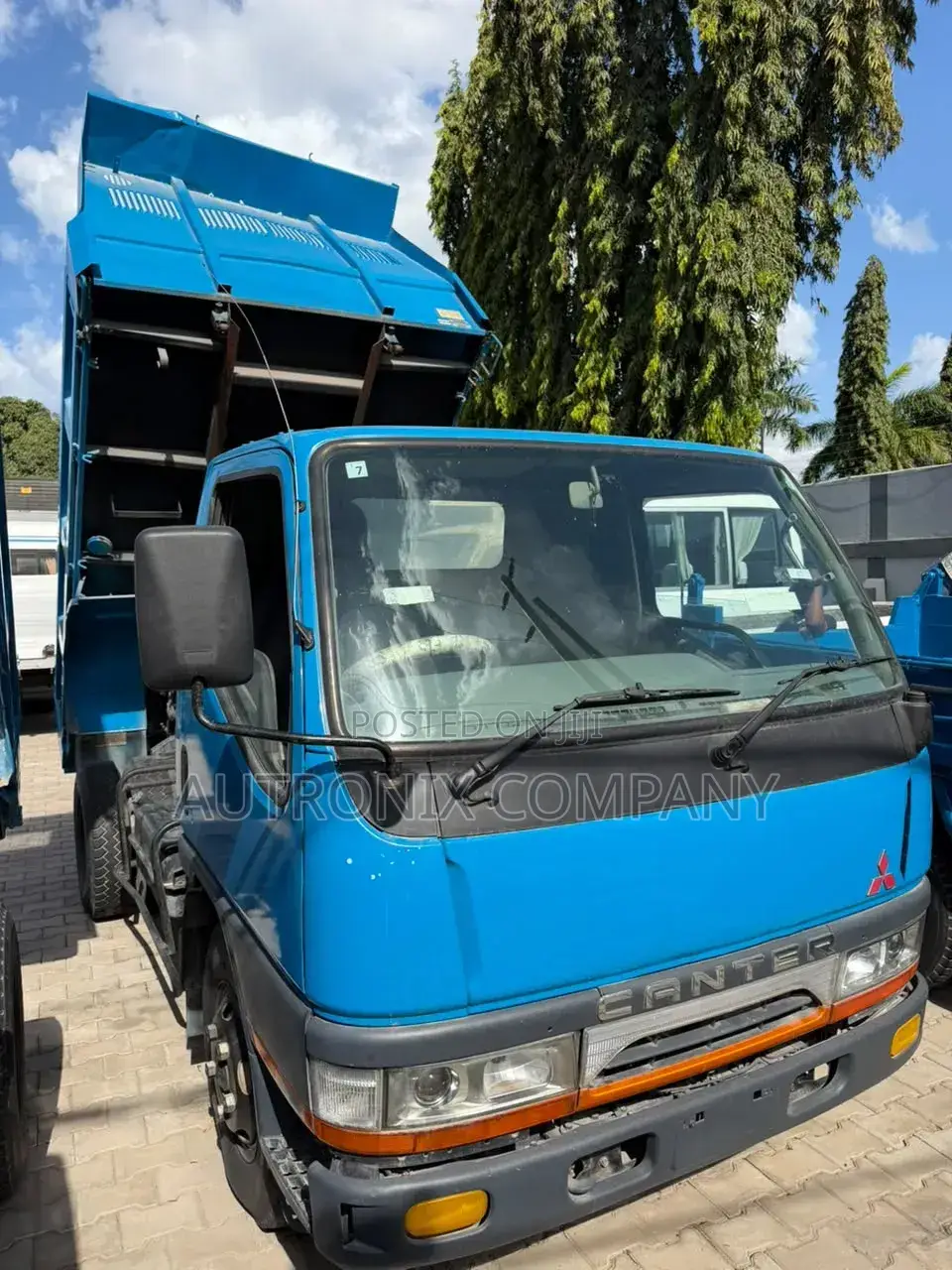 Mitsubishi Canter Dump 3tones