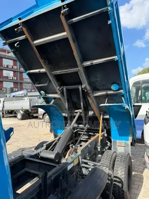 Mitsubishi Canter Dump 3tones