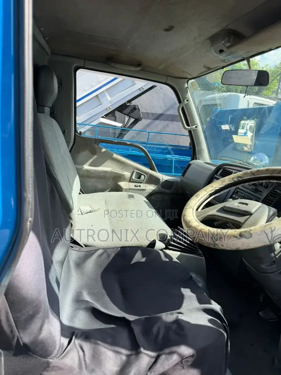 Mitsubishi Canter Dump 3tones