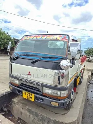 Mitsubishi Canter 2011 White