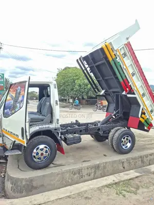 Mitsubishi Canter 2011 White