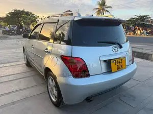 Toyota IST 2005 Silver