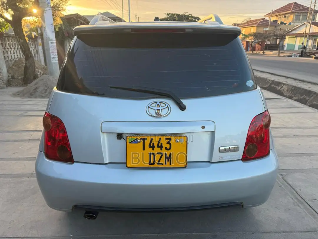 Toyota IST 2005 Silver