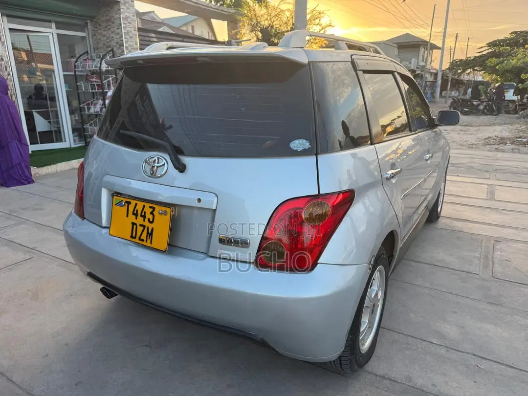 Toyota IST 2005 Silver