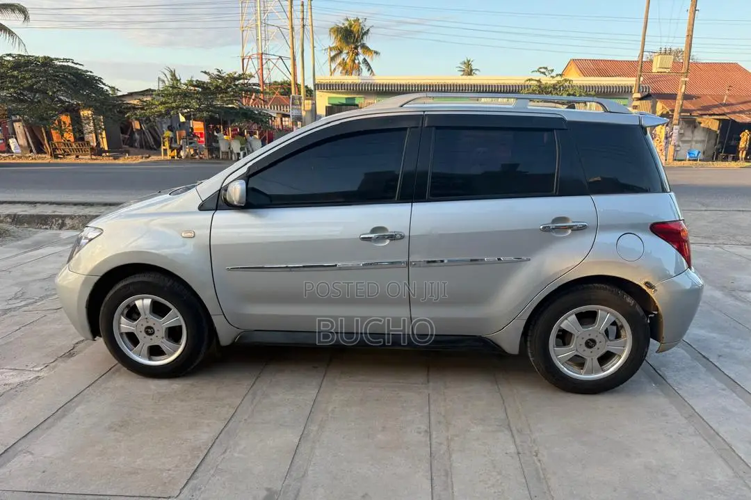 Toyota IST 2005 Silver
