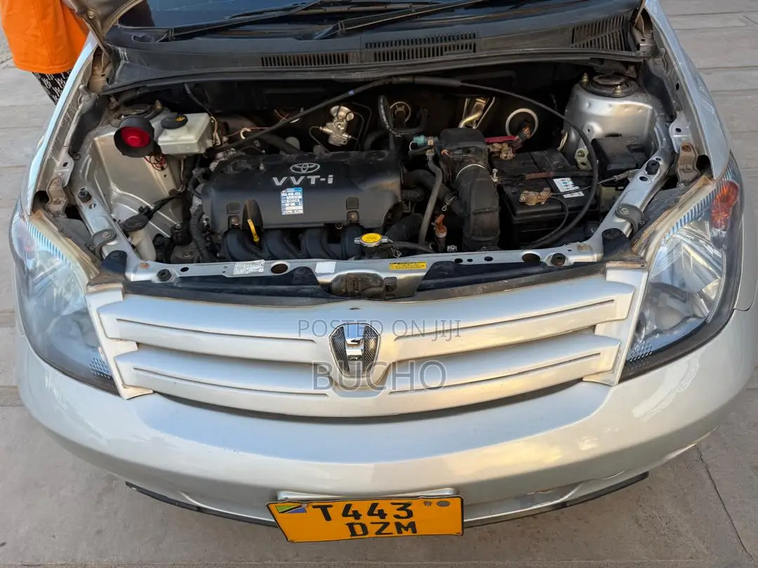 Toyota IST 2005 Silver